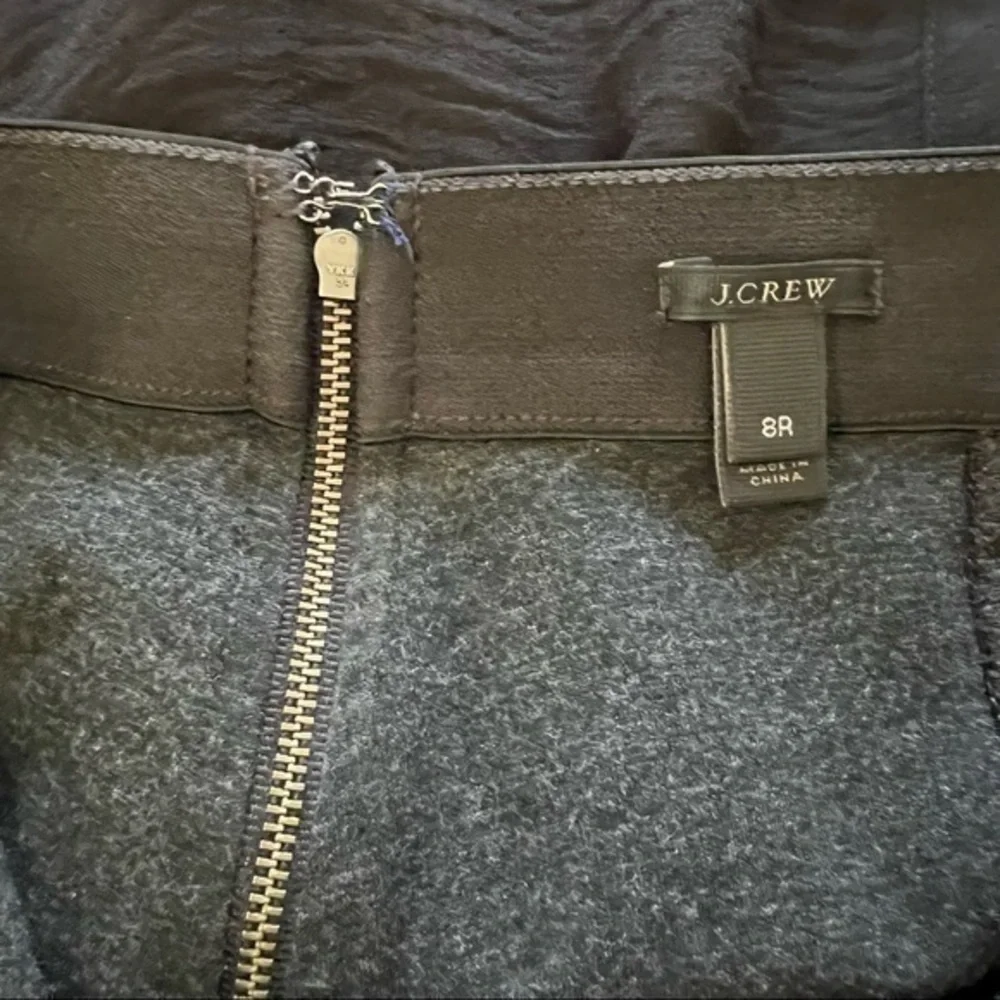 J Crew Knit Skinny Leg Pants. Back Zipper and Elastic Banded Waist. Size 8R❤️
